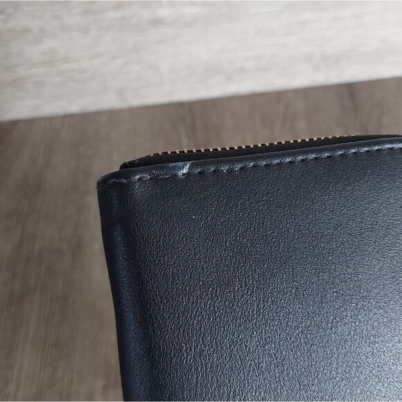 Adrienne Vittadini Black Wallet - Picture 9 of 9